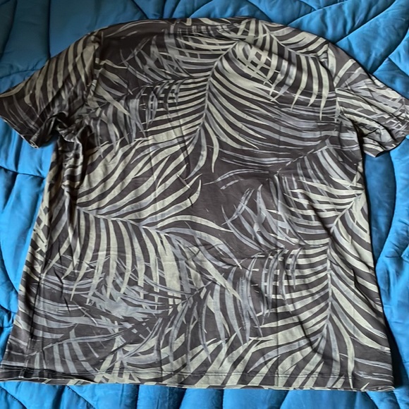 2/$30 NWOT THEORY MEN’S XL S/S tropical leaf t-shirt Pima cotton black/green - Picture 4 of 5